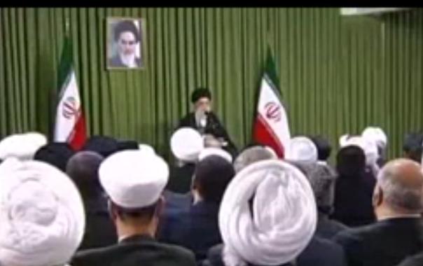 Ali Khamenei invita gli Stati indipendenti a serrare i ranghi contro le interferenze delle potenze mondiali