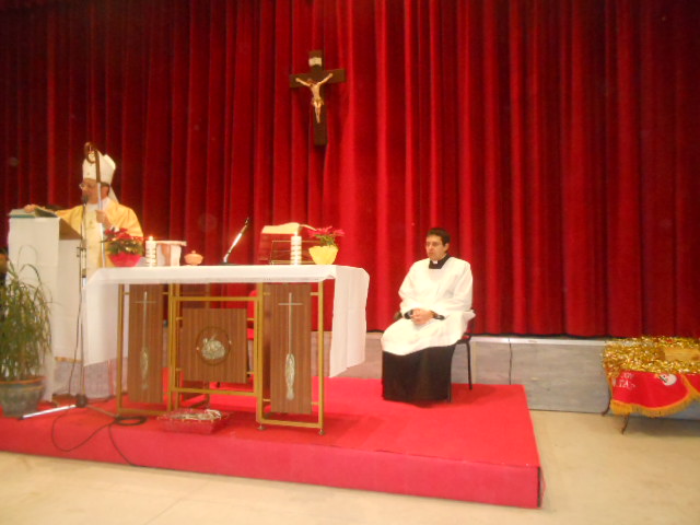 L'arcivescovo Forte e l'assessore de Matteo alla messa di Natale del carcere di Chieti