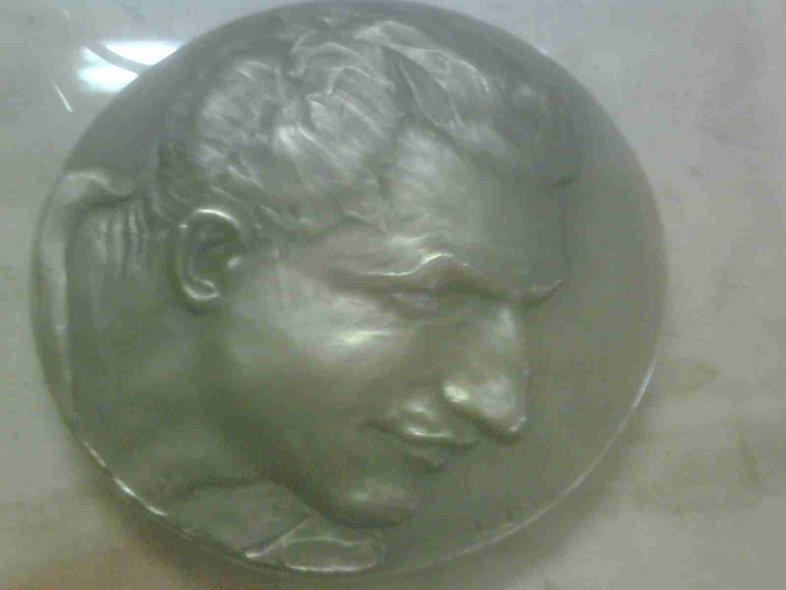 &quot;Il  volto di  Bartali&quot;  nella scultura celebrativa per il centenario della nascita. 