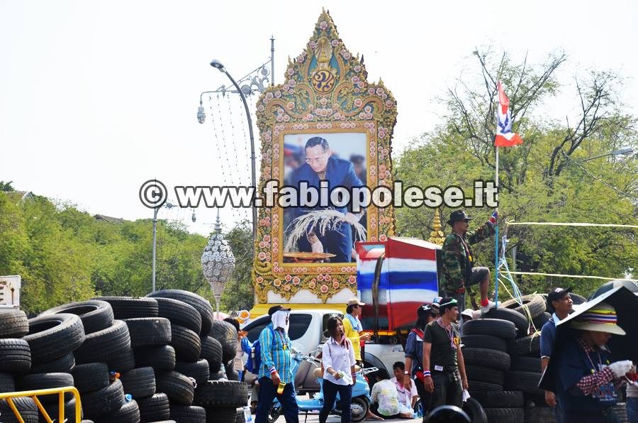 Scontri e morti a Bangkok. Intanto l'economia del Paese è sempre più in crisi