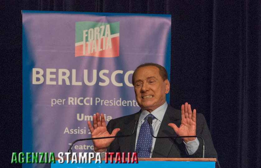 Berlusconi &quot;se si vince in Umbria sarò subito tra di voi, preparate lo champagne&quot; 