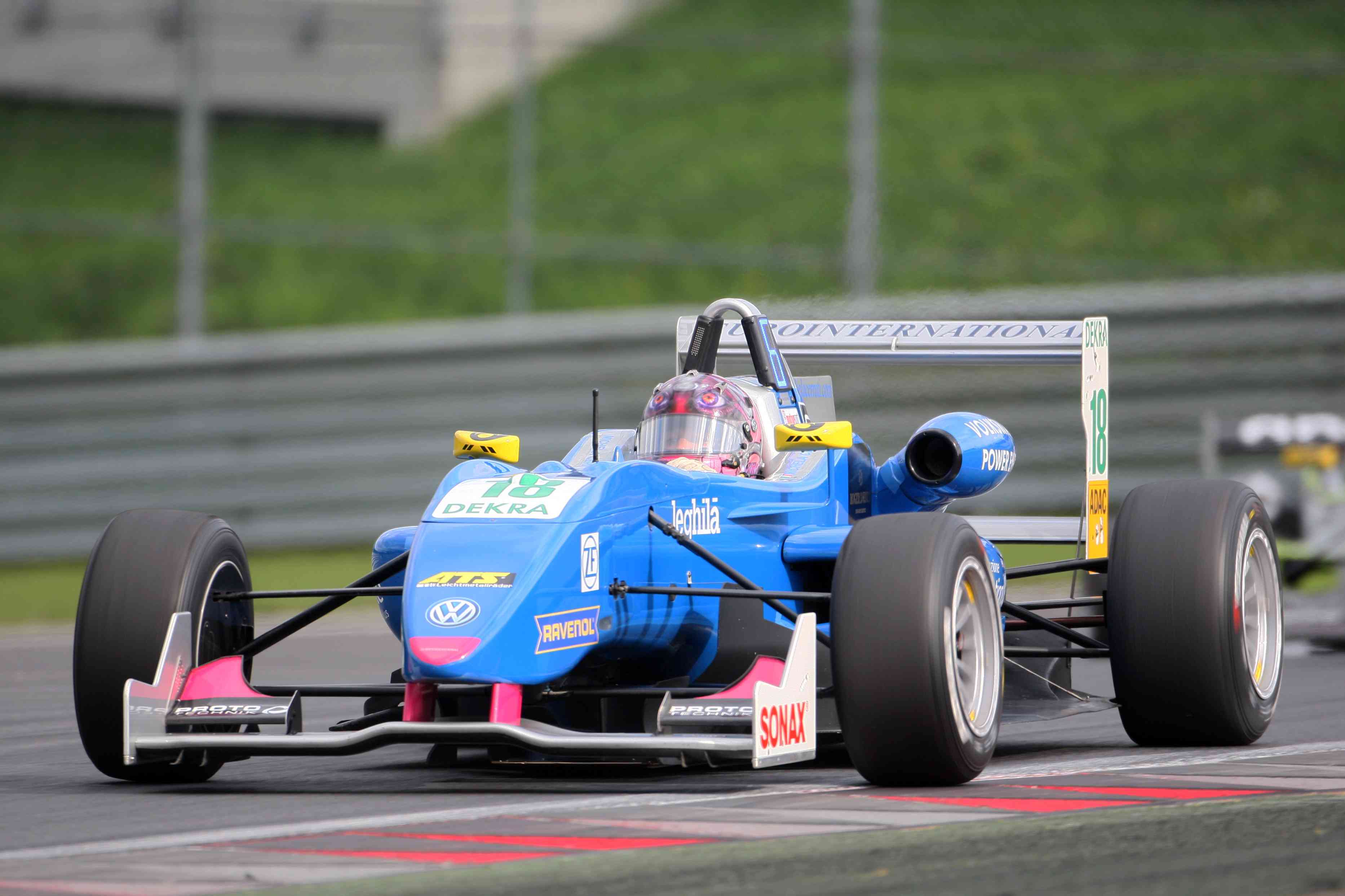 Automobilismo Formula 3. Michela Cerruti e Edoardo Liberati rimontano anche in Gara 2 a Imola e conquistano il 5° posto