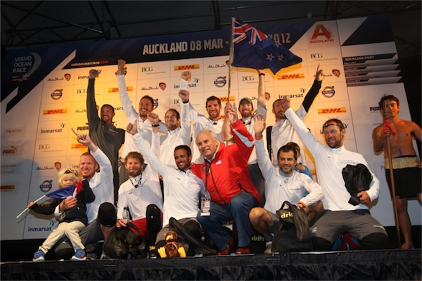 Vela - Volvo Ocean Race: Groupama trionfa ad Auckland, bagarre per la seconda piazza