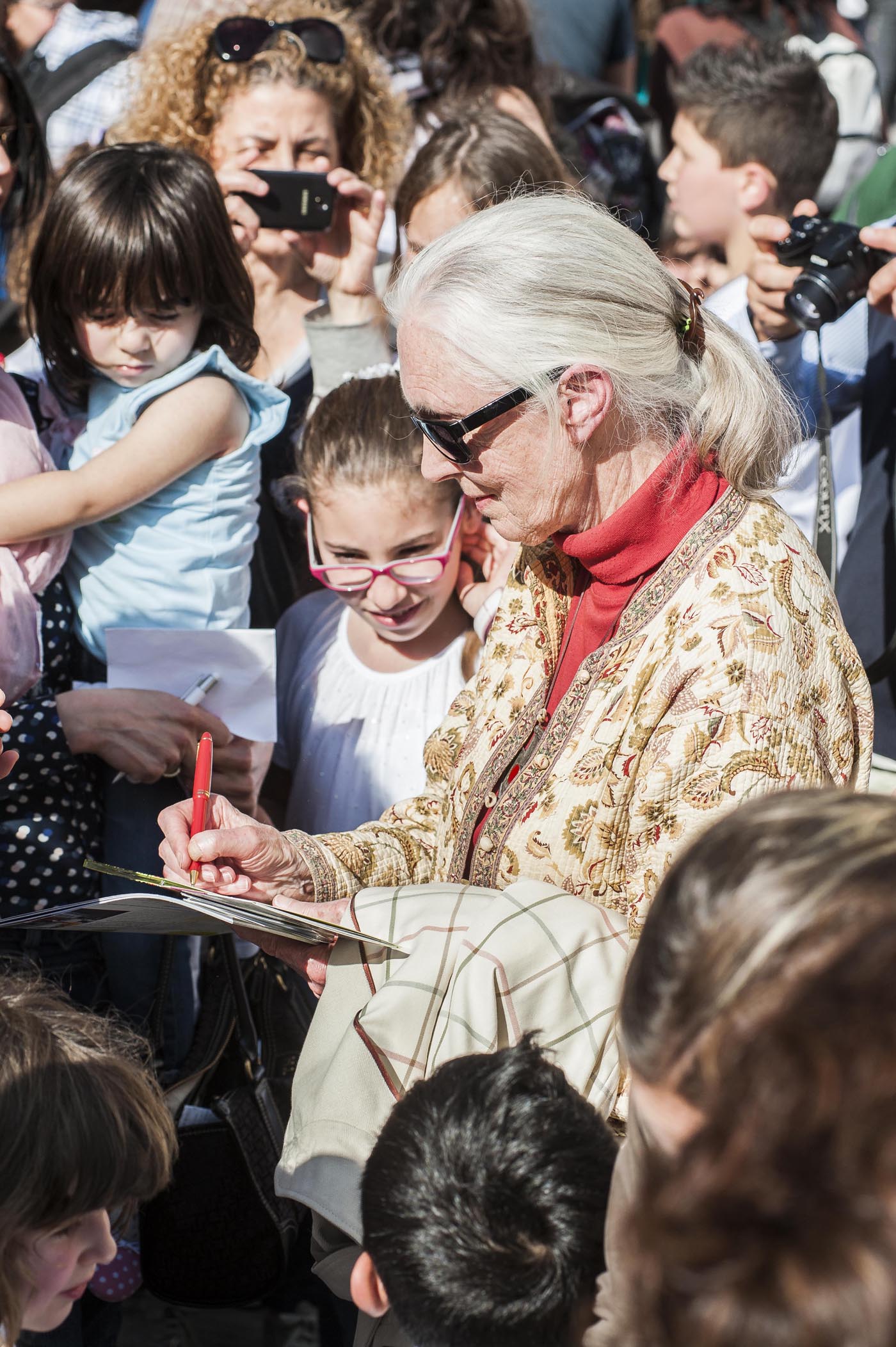 Jane Goodall a Perugia, per lei questo pomeriggio un coro di 600 bambini, ed alle 21  spettacolo-concerto al teatro morlacchi
