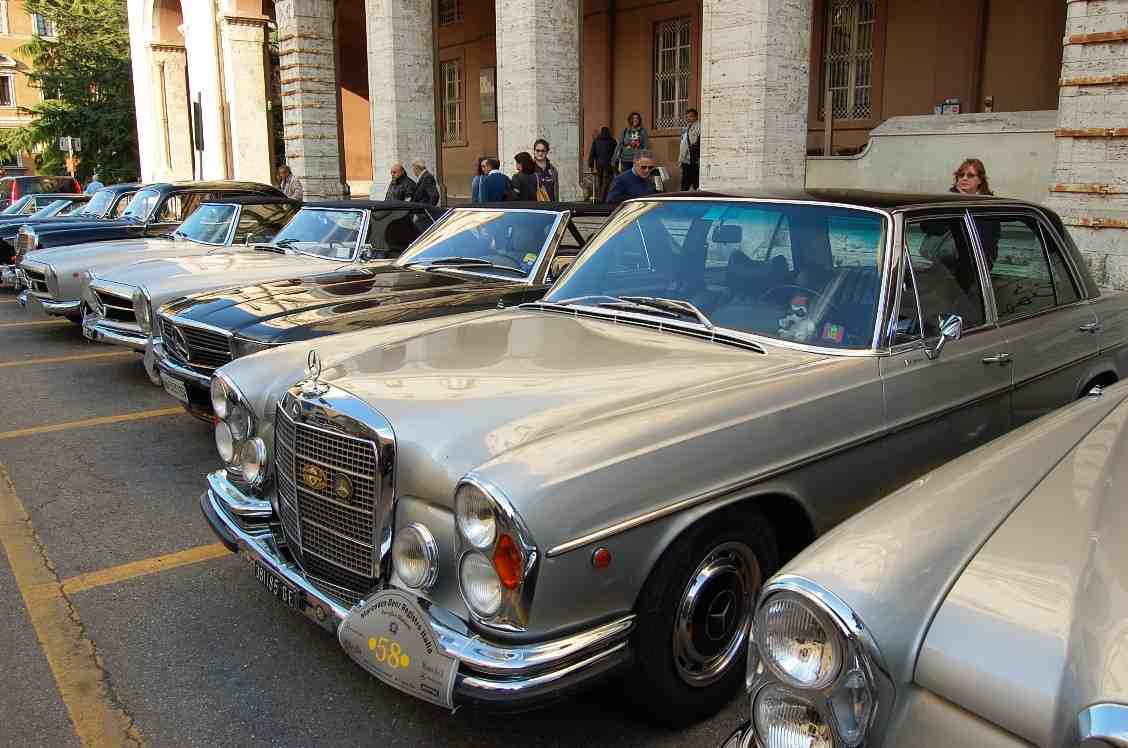 Parte da Perugia il ‘raduno del ventennale’ delle Mercedes d’epoca