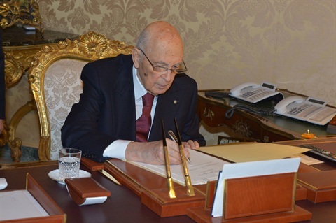 Il Presidente della Repubblica Giorgio Napolitano ha firmato l'atto di dimissioni 
