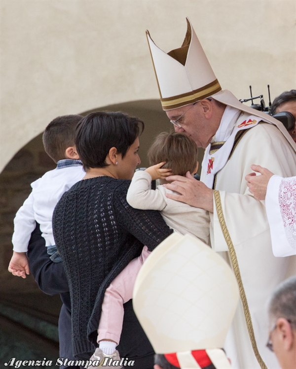 Papa Francesco incontra le famiglie