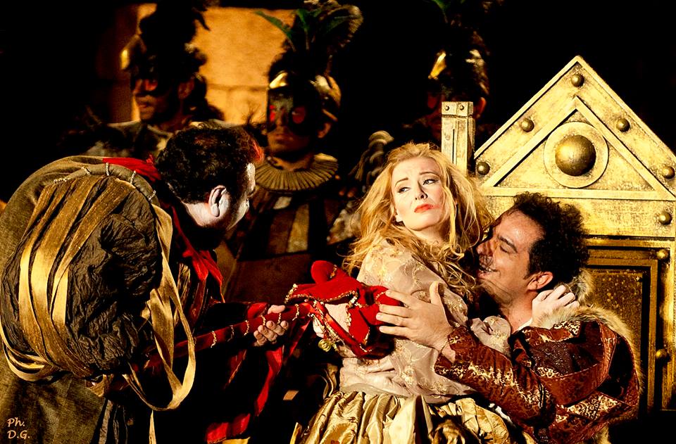 Prestigiosa platea televisiva per il nuovo allestimento di “Rigoletto” realizzato al Teatro Antico di Taormina dal regista Enrico Castiglione