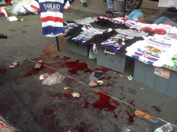Bangkok, continuano le violenze. Bombe e morti