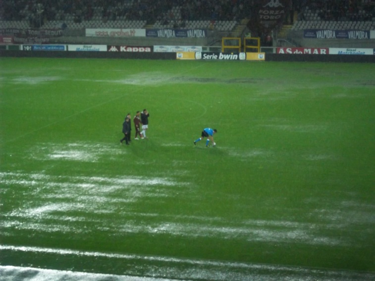 Calcio Serie B: Il diluvio blocca il Toro, rinviata a data da destinarsi