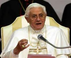Papa Benedetto XVI si è dimesso. Resterà in carica fino alle ore 20 del 28 febbraio 2013. Le reazioni.