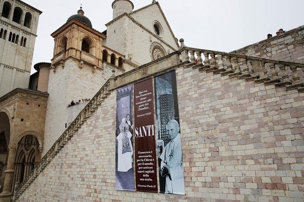 Canonizzazione Giovanni XXIII e Giovanni Paolo II,  speciale sito Frati Assisi: foto, dirette e retroscena visite