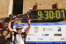 Ciclismo, Nuovo record di Andrea Daprai di ascesa della vetta del gran sasso in tecnica mista