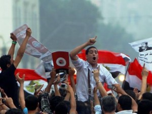 Elezioni Egitto. I Fratelli Mussulmani Piazza Tahrir festeggiano vittoria di Morsi alle presidenziali. Commento dall'Italia del Prof.Aodi Faodi (Amsi  e Co-mai)