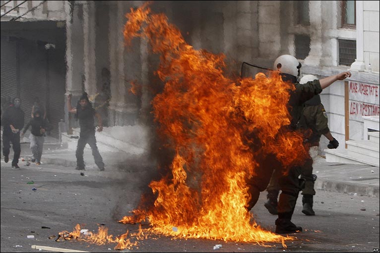Zamagni (economista): Ue tecnocrate, ora la Grecia è a rischio guerra civile