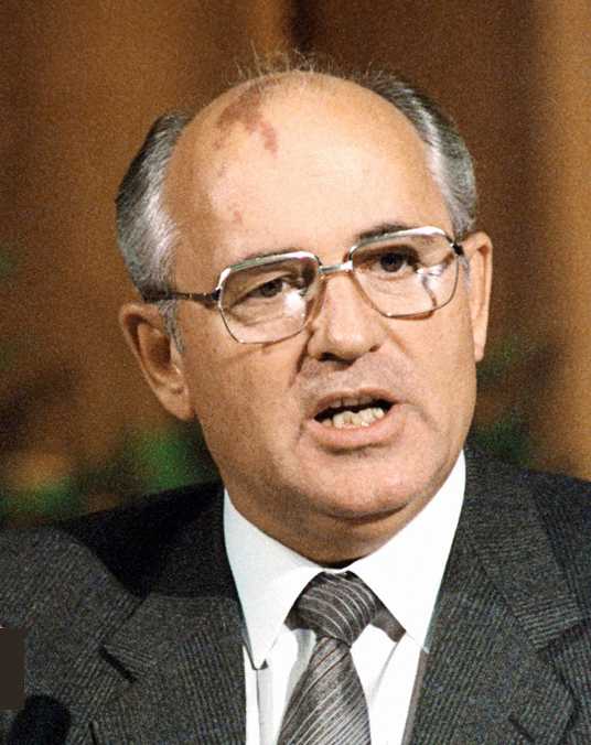 Gorbaciov: L'assassinio di Nemzov è un tentativo per destabilizzare la Russia