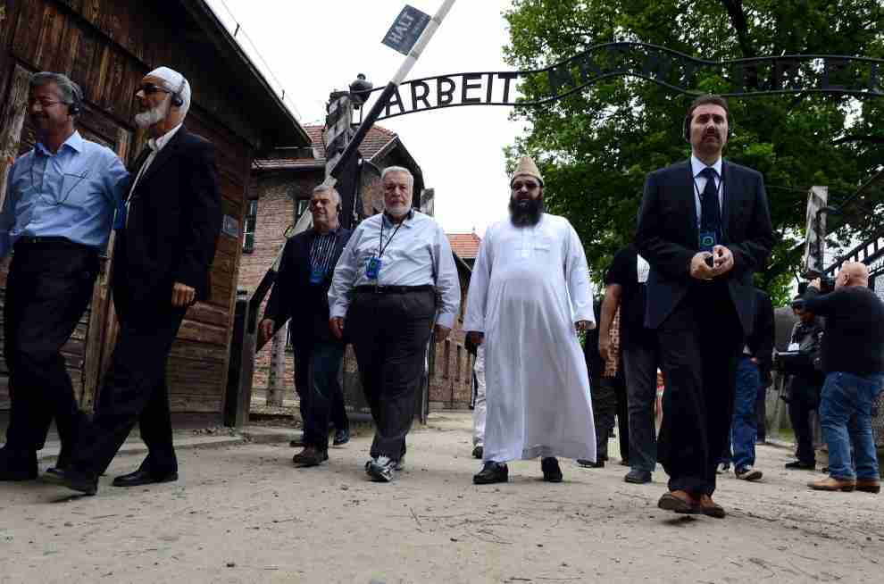 Imam sunniti in visita ad Auschwitz. Per pregare anche per i bambini palestinesi