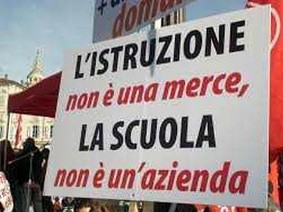 M5S: la scuola riparte dai tagli di Renzi in stabilità