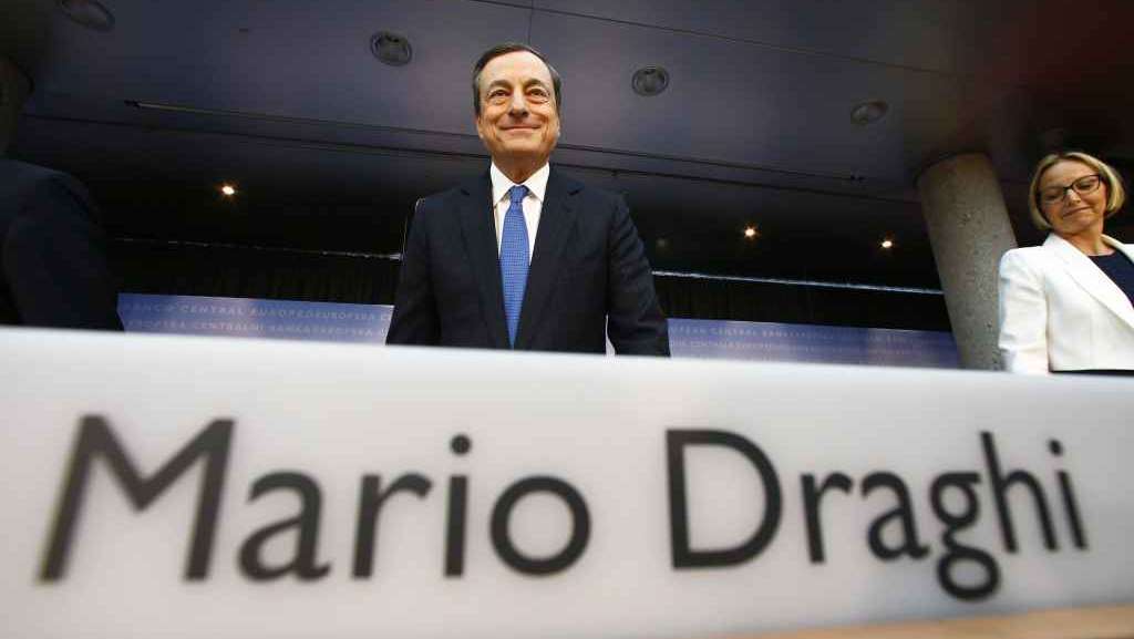 Draghi taglia tassi e li porta ai minimi storici