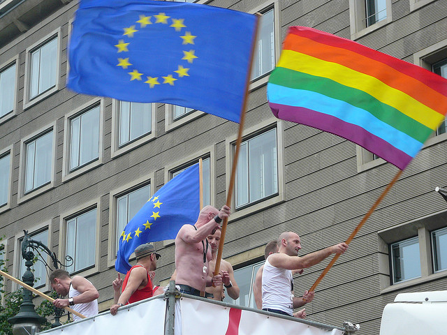 Matrimoni omosessuali imposti a tutti gli Stati, ecco la &quot;direzione europea&quot;