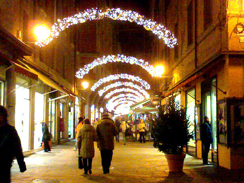 Italia. Polemiche per i negozi aperti a Natale