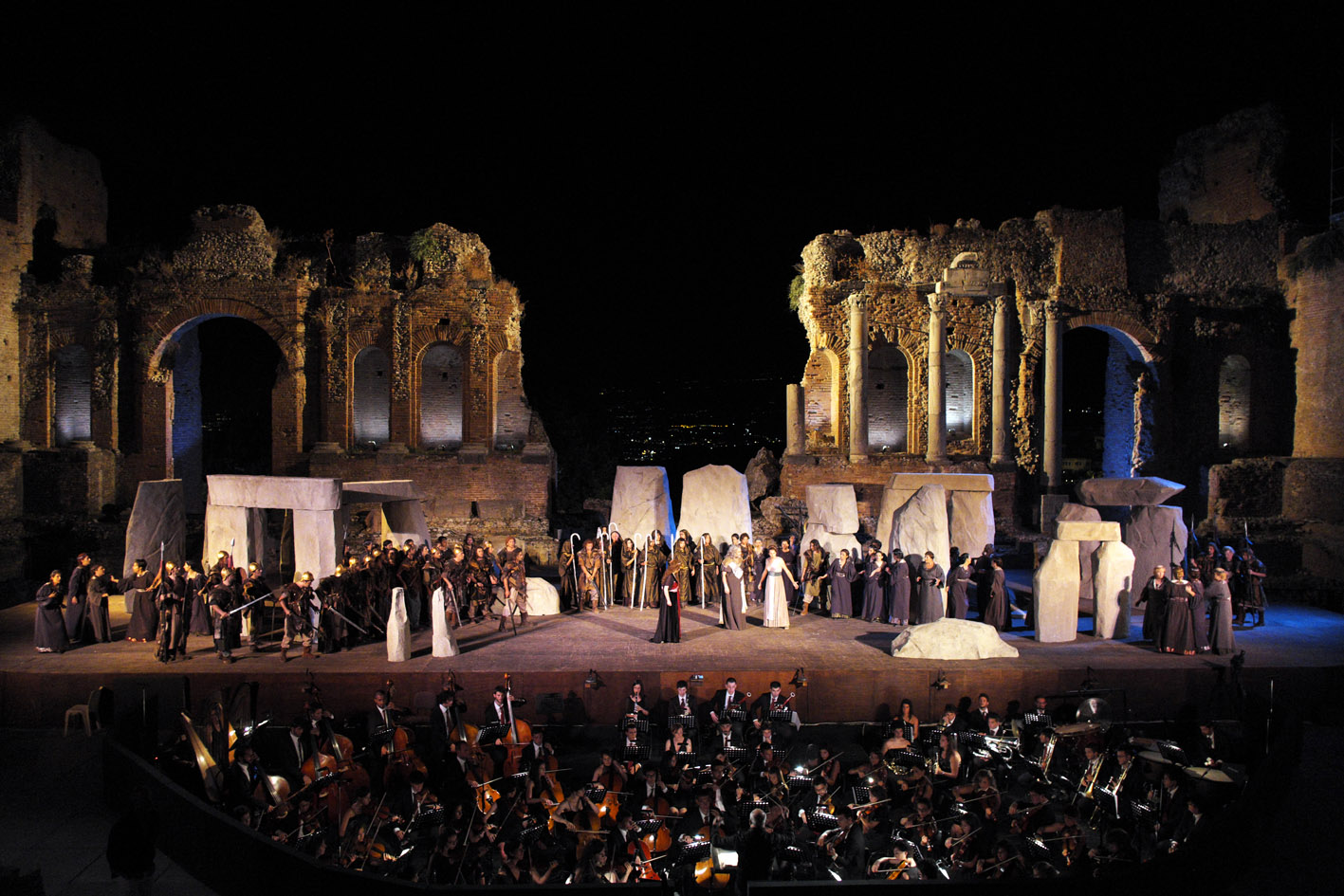 Teatro di Taormina. Grande successo della Norma  del regista e scenografo Enrico Castiglione