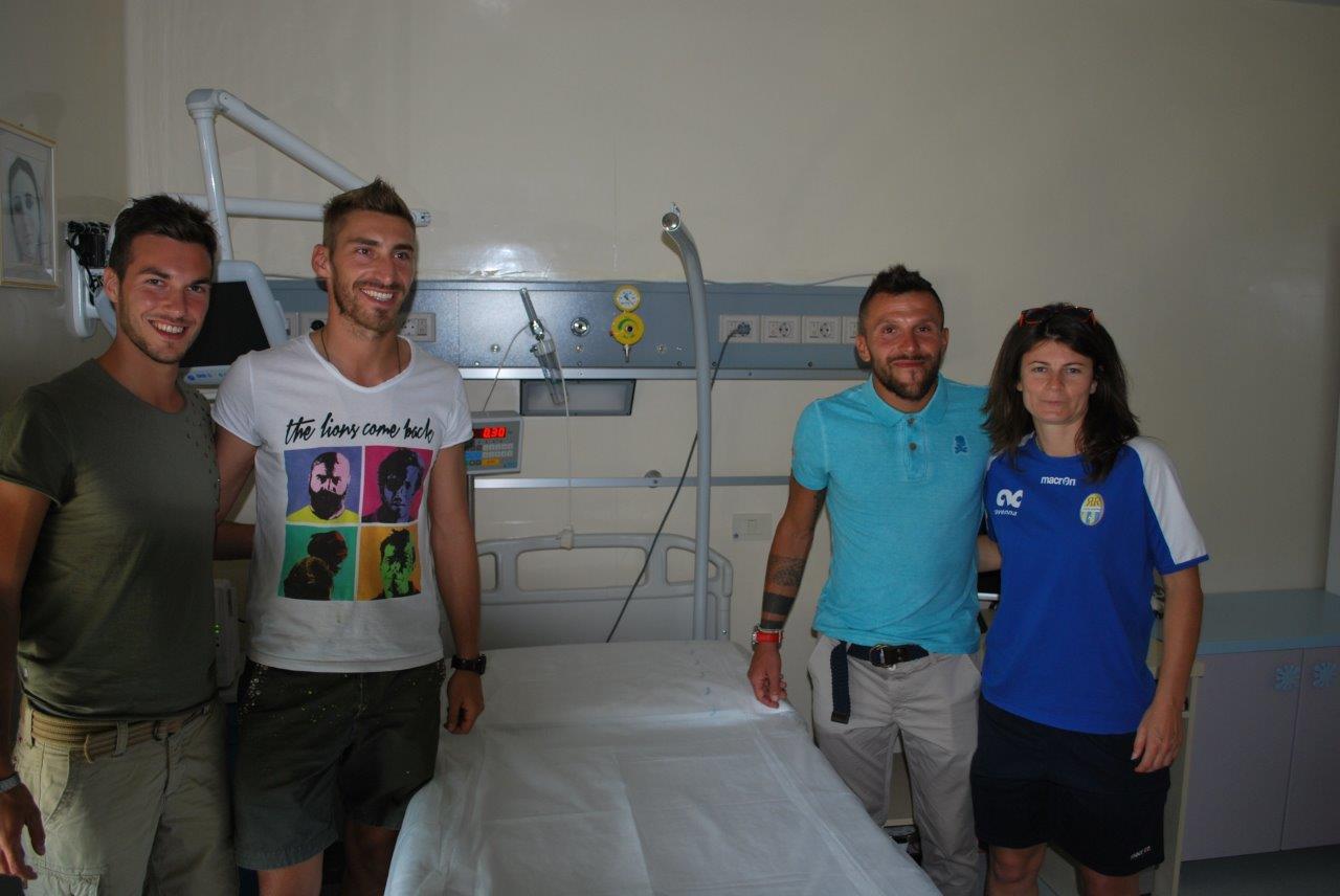 Calcio e Solidarietà. Una squadra per i bambini malati. Calciatori e allenatori per donare tre “letti bilancia” all’Oncoematologia di Perugia.