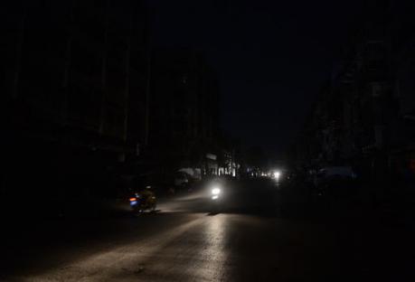 Pakistan: intero paese rimane al buio dopo guasto a centrale