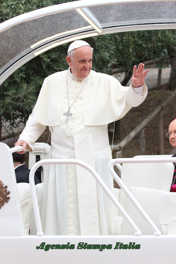 Papa Francesco tra i giovani: &quot;non abbiate paura di fare passi definitivi&quot;