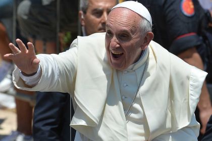 I primi passi di un Papa rivoluzionario, eletto personaggio dell'Anno dalla rivista 'Time'