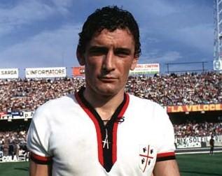 Riva, la leggenda vivente del calcio italiano. Gigi Riva compie 70 anni. gli auguri della nostra redazione.