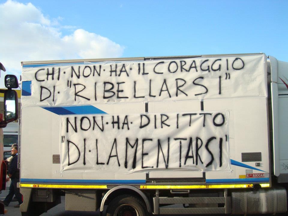 Settarismo, servilismo e logica degli italiani