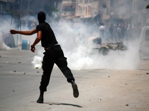 Tunisia. Violenze tra Polizia e i Salafisti Ansar Al-Charia. Bilancio: 1 morto, tanti feriti e 200 arresti
