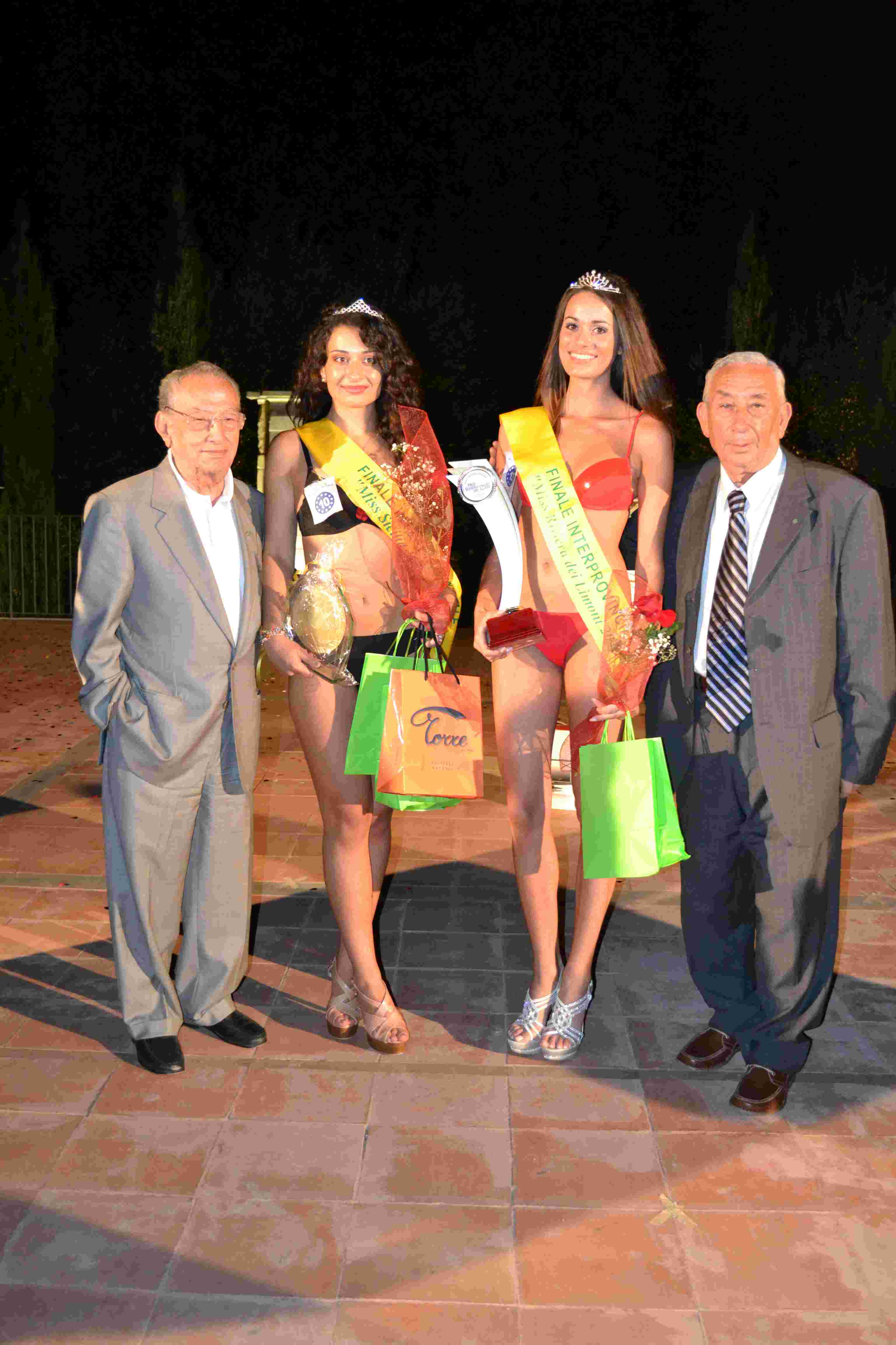 Sicilia Mondo -  Roberta Fidone è Miss Sicilia Mondo 2013. E’ stata eletta nel Concorso di bellezza Riviera dei Limoni di Aci Bonaccorsi (CT)