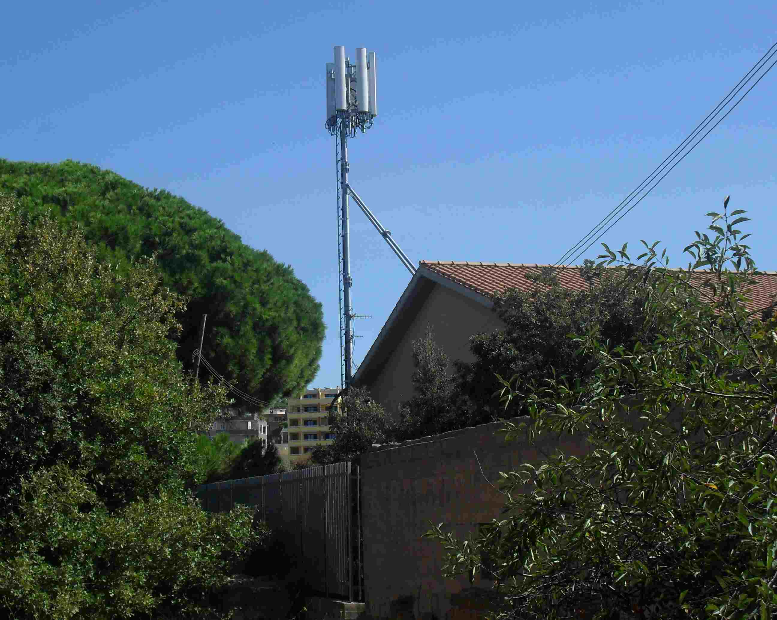 Lazio. il Popolo della Città con i residenti di Via La Marmora contro l'istallazione di un'antenna per cellulari