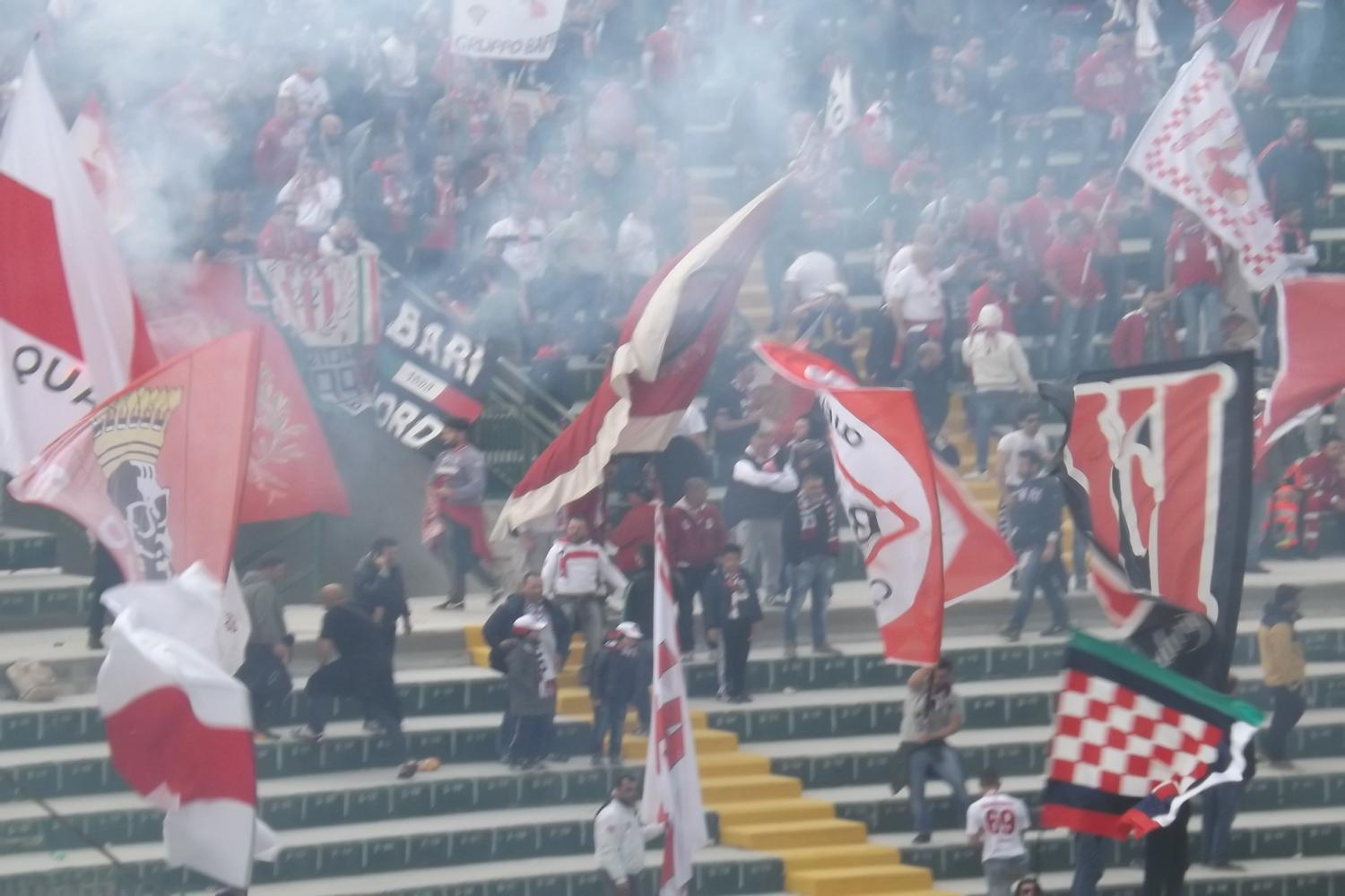 Calcio Seire B, Bari batte Ternana 3 a 1. Il Liberati &quot;insorge&quot; contro Brignoli espulso per proteste