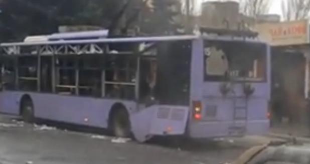 Ucraina: 13 morti alla fermata del bus a Donetsk. Aeroporto nelle mani dei ribelli filorussi