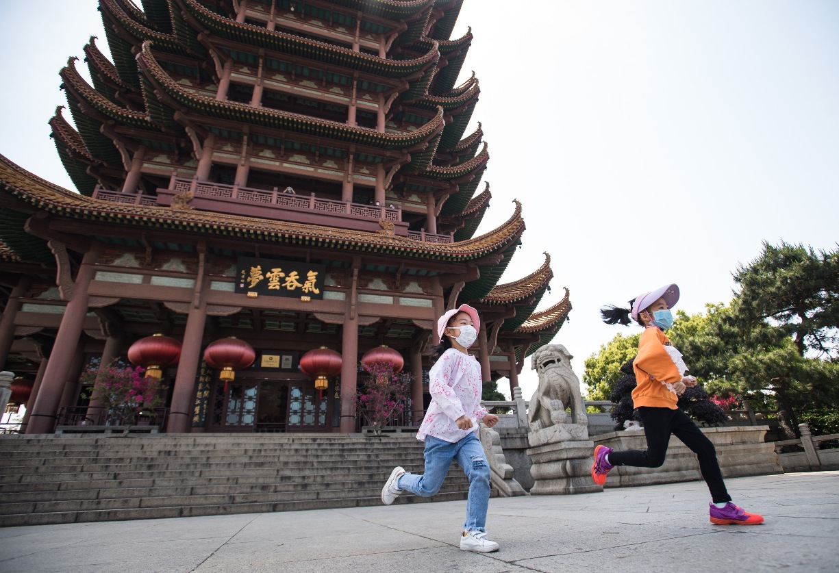Cina. La pandemia modifica il turismo, senza annullarlo: brevi distanze e tour virtuali