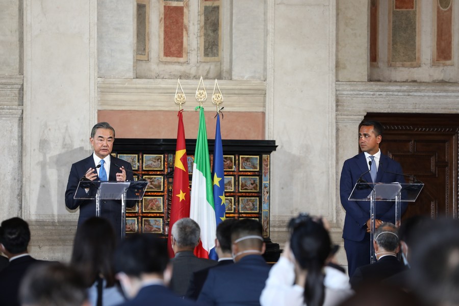 Italia-Cina. Wang Yi a Roma, nuove polemiche politiche ma Pechino è un partner irrinunciabile