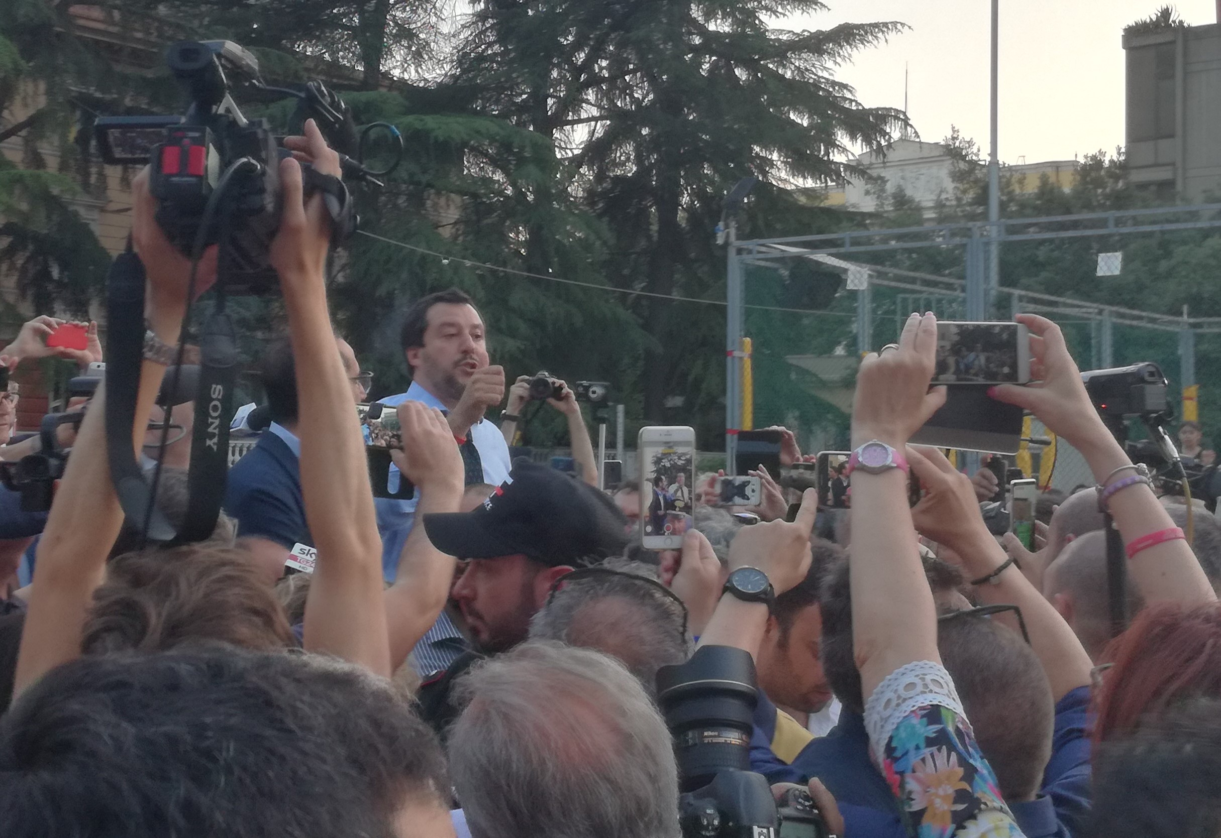 Uragano Lega a Terni, in migliaia per Salvini: &quot;Noi non saremo mai servi e schiavi dell'Europa”