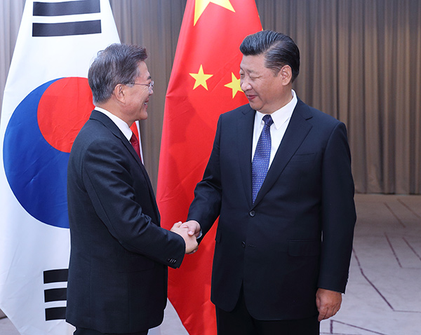 Cina. Xi Jinping riceve il sudcoreano Moon Jae-in e rilancia i colloqui di pace nella regione