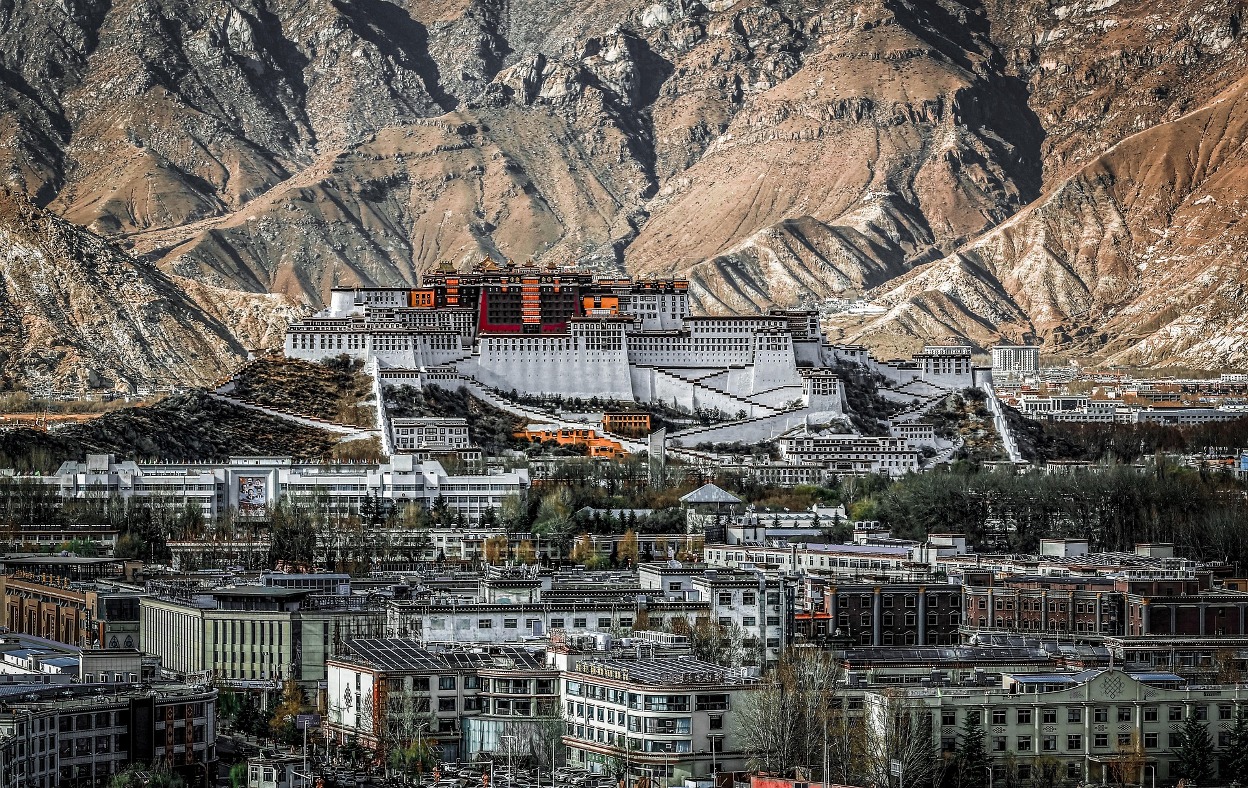 Tibet. Celebrati 70 anni di 'pacifica liberazione', dati incoraggianti per lo sviluppo della regione